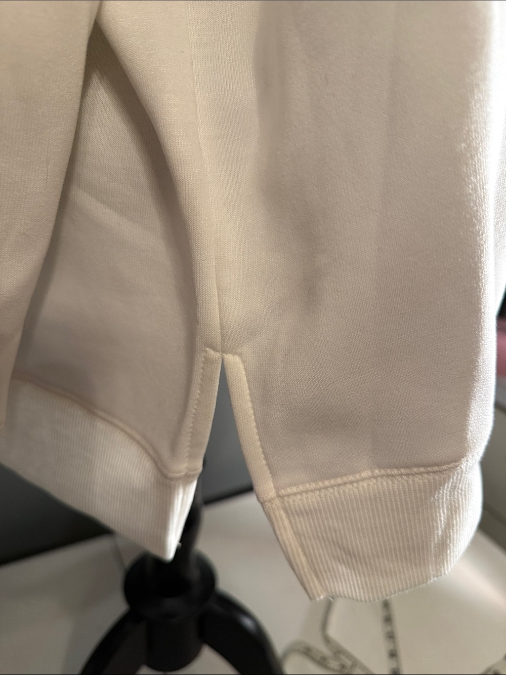The Rolling Stones Women’s 2X White Sweatshirt with Red Tongue Graphic- Official - Picture 3 of 7